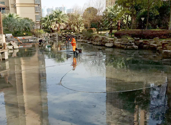 田家庵景观池淤泥清理