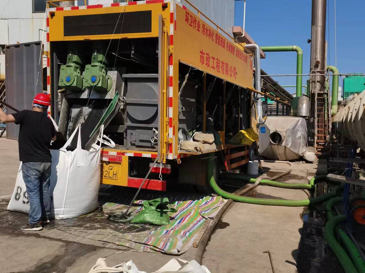 田家庵淤泥压干处理